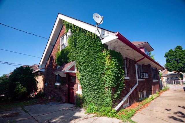 3927 N 16th STREET, Milwaukee, WI 53206