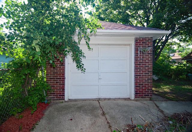 3927 N 16th STREET, Milwaukee, WI 53206