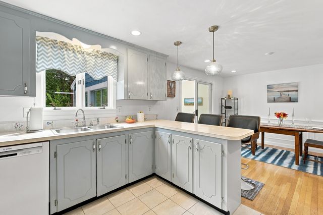 105 Beacon Street, South Yarmouth, MA 02664