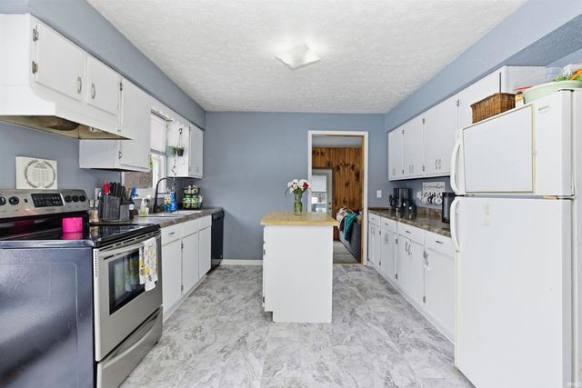 402 Boone Lane, Mitchell, IN 47446