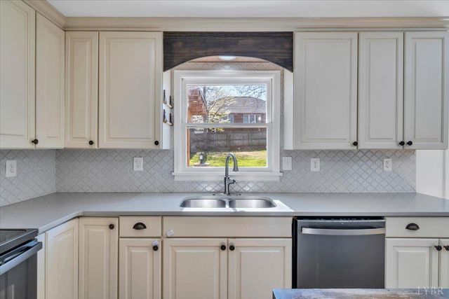 229 Queen Regent Court, Blue Ridge, VA 24064