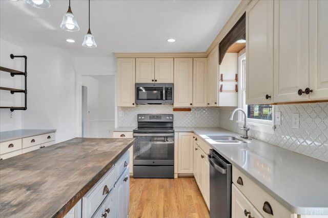 229 Queen Regent Court, Blue Ridge, VA 24064