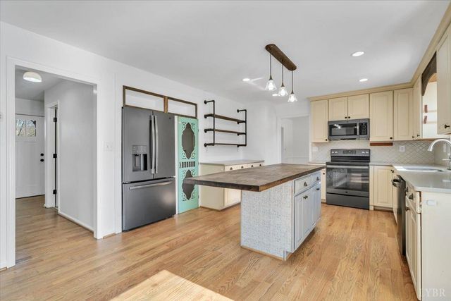 229 Queen Regent Court, Blue Ridge, VA 24064
