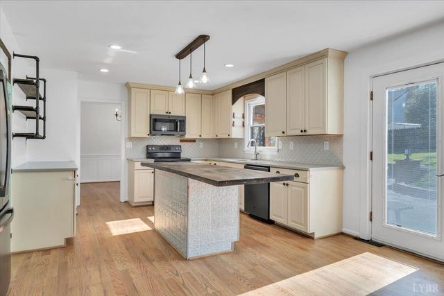 229 Queen Regent Court, Blue Ridge, VA 24064