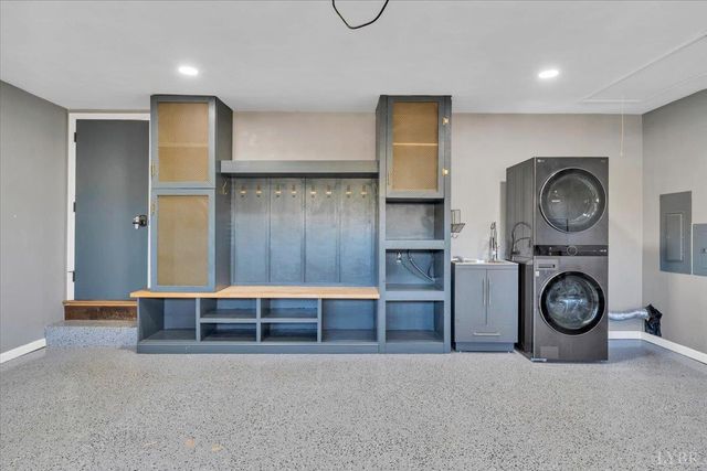 229 Queen Regent Court, Blue Ridge, VA 24064