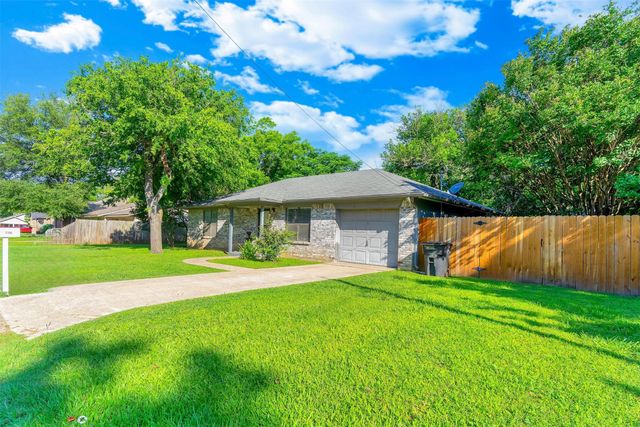 206 Lovelady Street, Cleburne, TX 76033