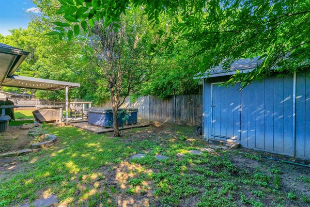 206 Lovelady Street, Cleburne, TX 76033