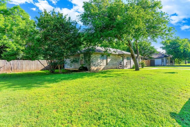 206 Lovelady Street, Cleburne, TX 76033