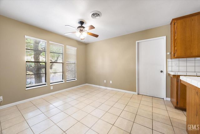 5835 Riggs Court, Bakersfield, CA 93306