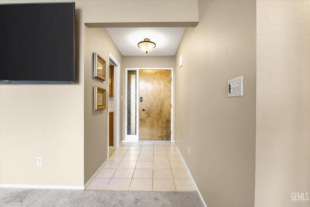 5835 Riggs Court, Bakersfield, CA 93306
