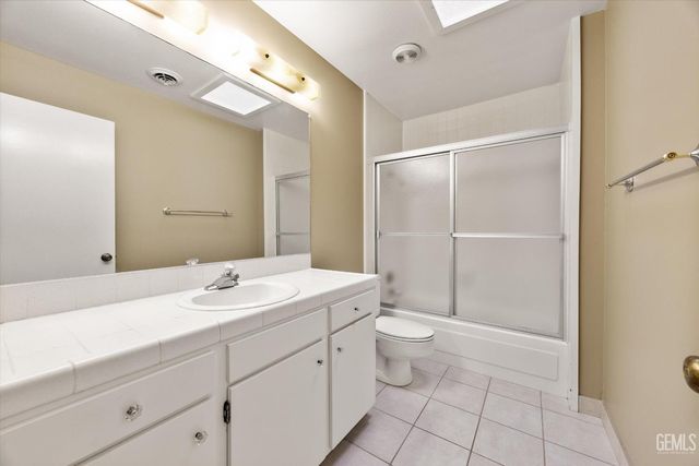 5835 Riggs Court, Bakersfield, CA 93306