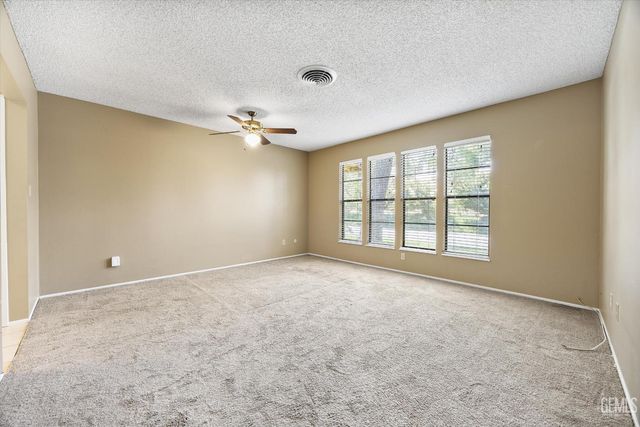 5835 Riggs Court, Bakersfield, CA 93306