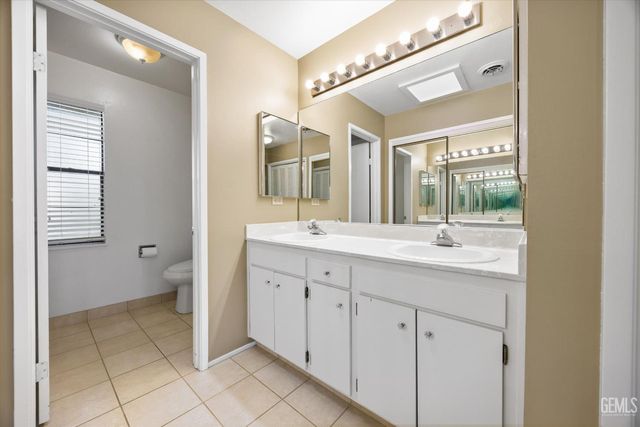 5835 Riggs Court, Bakersfield, CA 93306