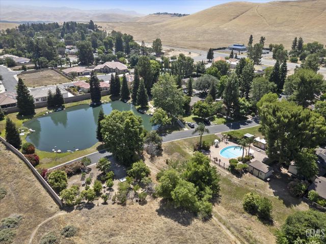 5835 Riggs Court, Bakersfield, CA 93306