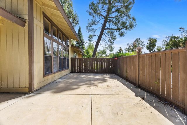 5835 Riggs Court, Bakersfield, CA 93306