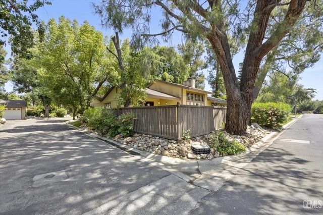 5835 Riggs Court, Bakersfield, CA 93306