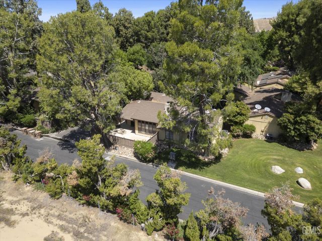 5835 Riggs Court, Bakersfield, CA 93306