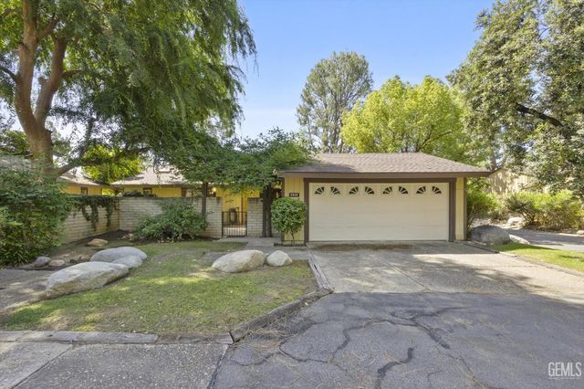 5835 Riggs Court, Bakersfield, CA 93306