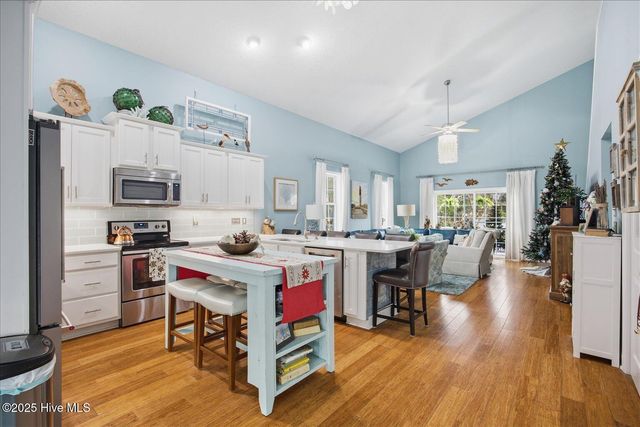 105 SE 17th Street, Oak Island, NC 28465