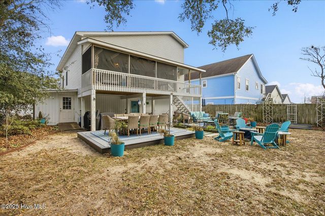 105 SE 17th Street, Oak Island, NC 28465