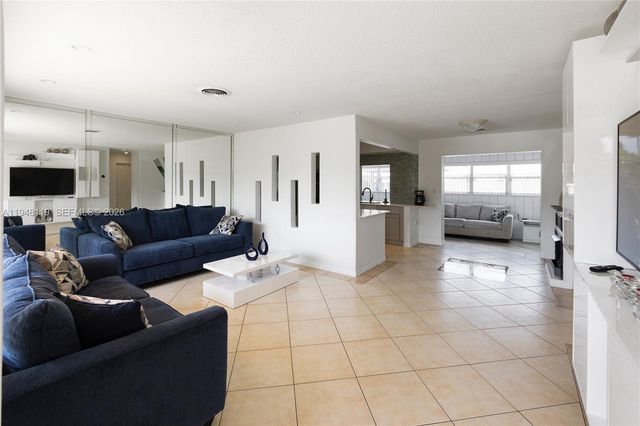 6541 NW 24th St, Sunrise, FL 33313