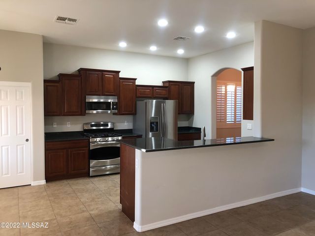 8612 N Moonfire Drive, Tucson, AZ 85743