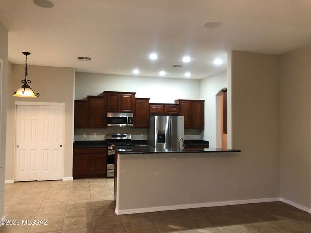 8612 N Moonfire Drive, Tucson, AZ 85743