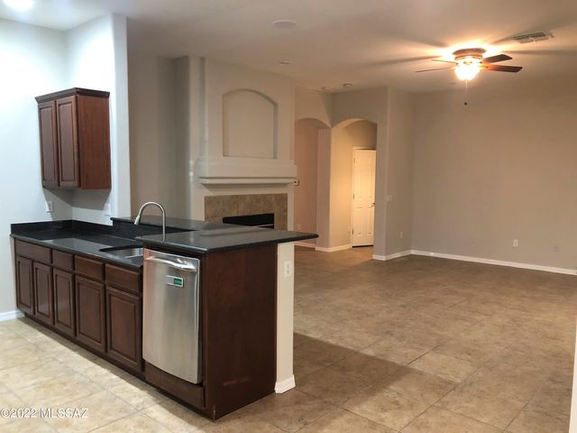 8612 N Moonfire Drive, Tucson, AZ 85743