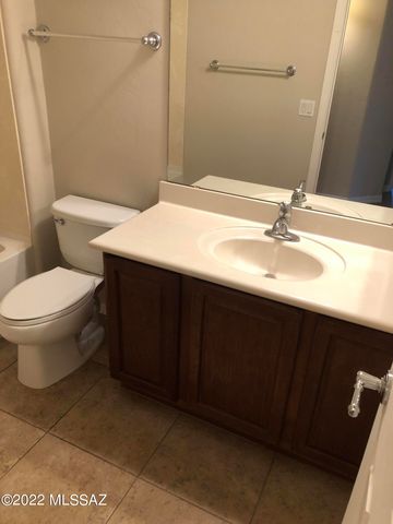 8612 N Moonfire Drive, Tucson, AZ 85743