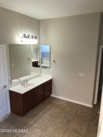 8612 N Moonfire Drive, Tucson, AZ 85743