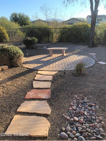 8612 N Moonfire Drive, Tucson, AZ 85743