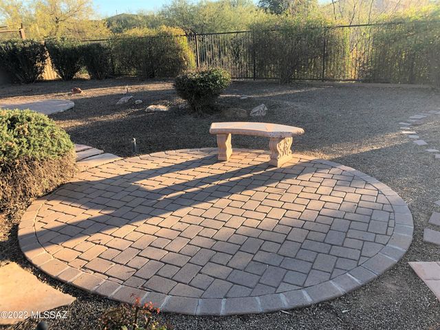 8612 N Moonfire Drive, Tucson, AZ 85743