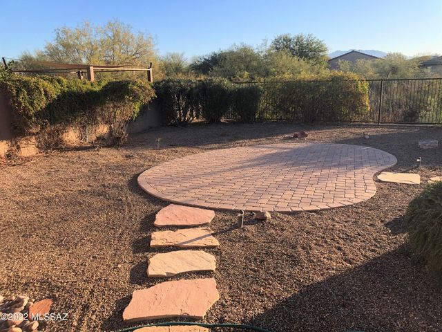 8612 N Moonfire Drive, Tucson, AZ 85743