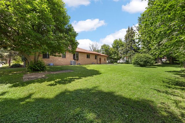 1244 29th Street NE, Cedar Rapids, IA 52402