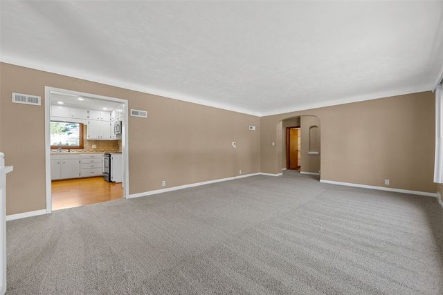 1244 29th Street NE, Cedar Rapids, IA 52402