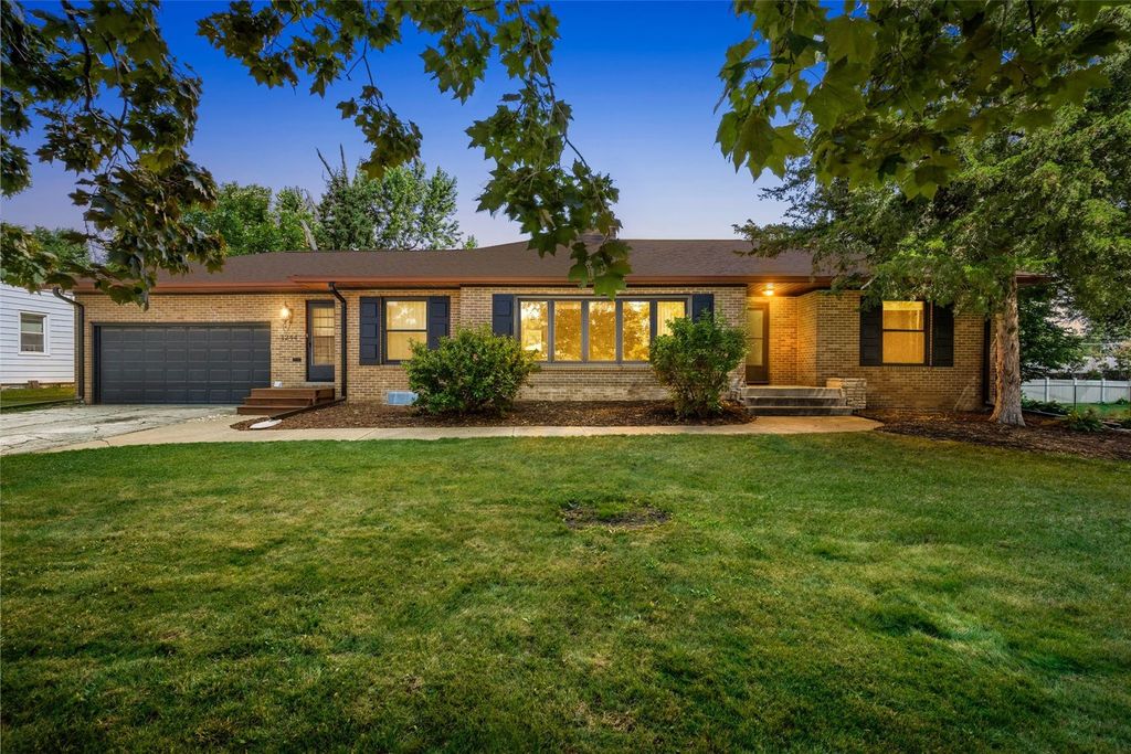 1244 29th Street NE, Cedar Rapids, IA 52402