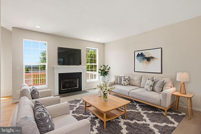 19617 EDGEMONT SQ, Ashburn, VA 20147