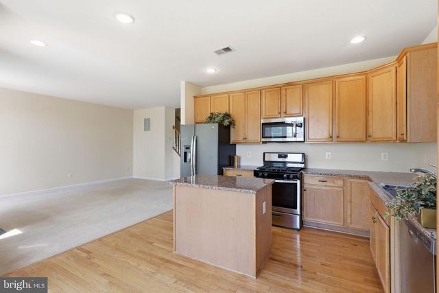 19617 EDGEMONT SQ, Ashburn, VA 20147