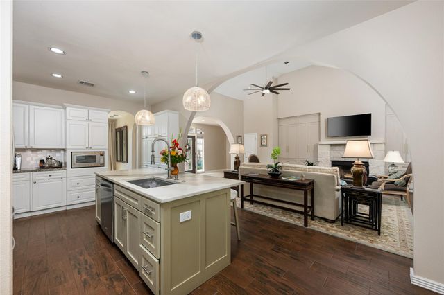 914 Challenger, Lakeway, TX 78734
