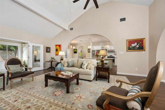 914 Challenger, Lakeway, TX 78734