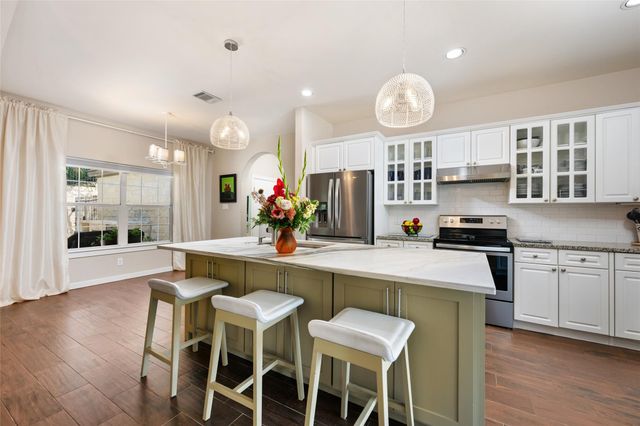 914 Challenger, Lakeway, TX 78734