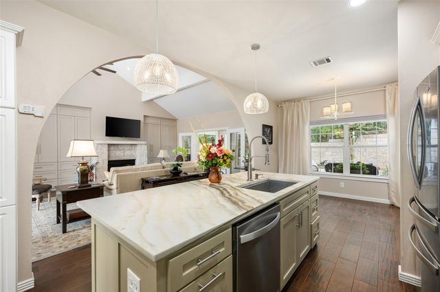 914 Challenger, Lakeway, TX 78734