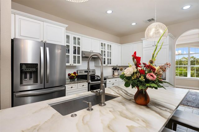 914 Challenger, Lakeway, TX 78734