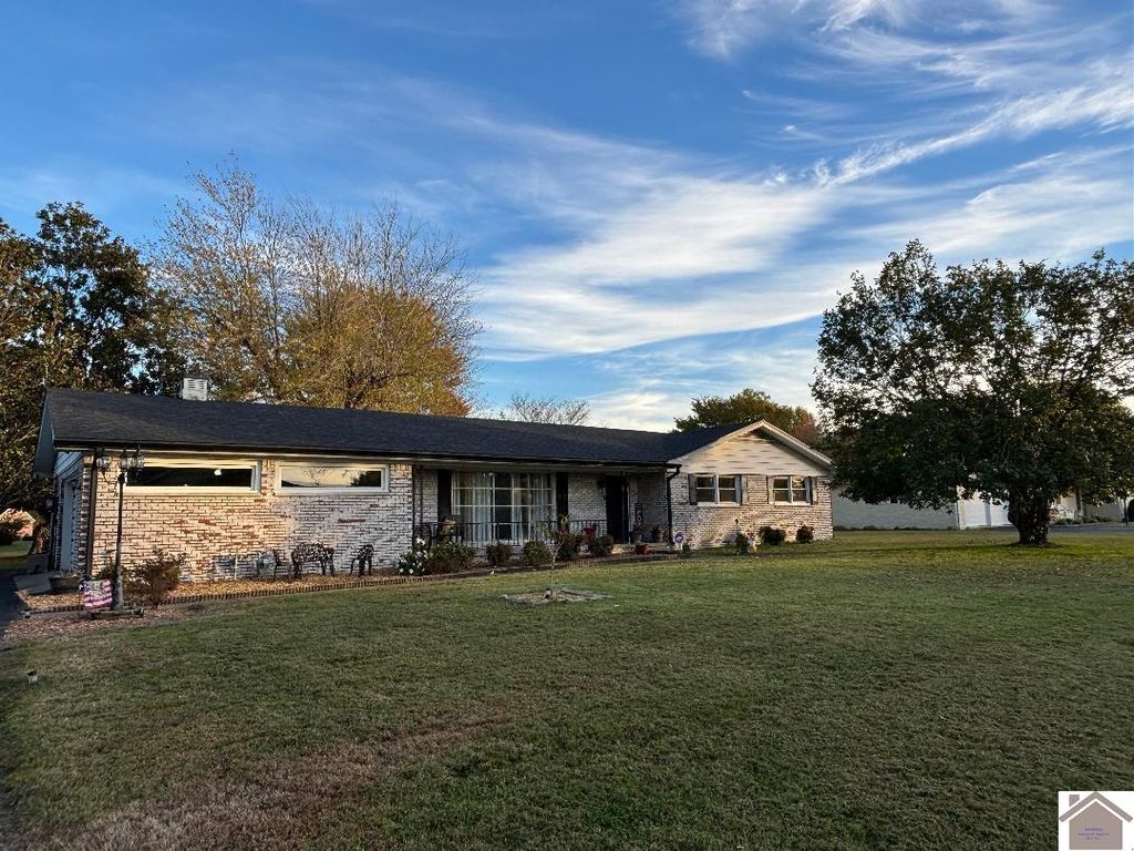 140 Charlotte Ann, Paducah, KY 42001