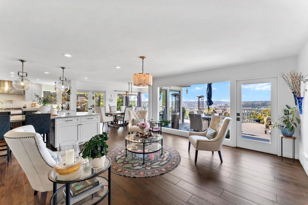 Image 11 of property listing at 4136 Palisades Road, San Diego, CA 92116