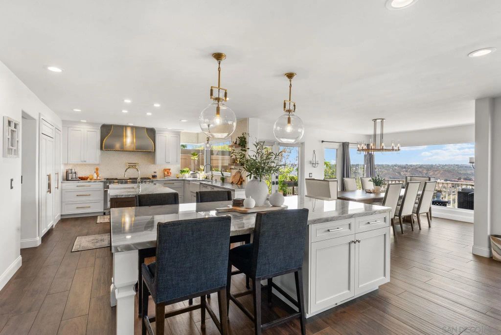 Image 12 of property listing at 4136 Palisades Road, San Diego, CA 92116