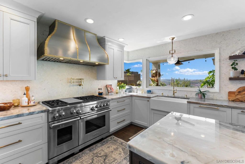 Image 14 of property listing at 4136 Palisades Road, San Diego, CA 92116
