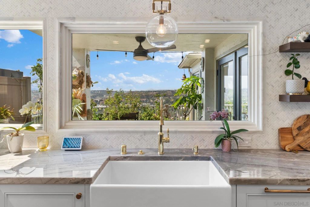 Image 17 of property listing at 4136 Palisades Road, San Diego, CA 92116