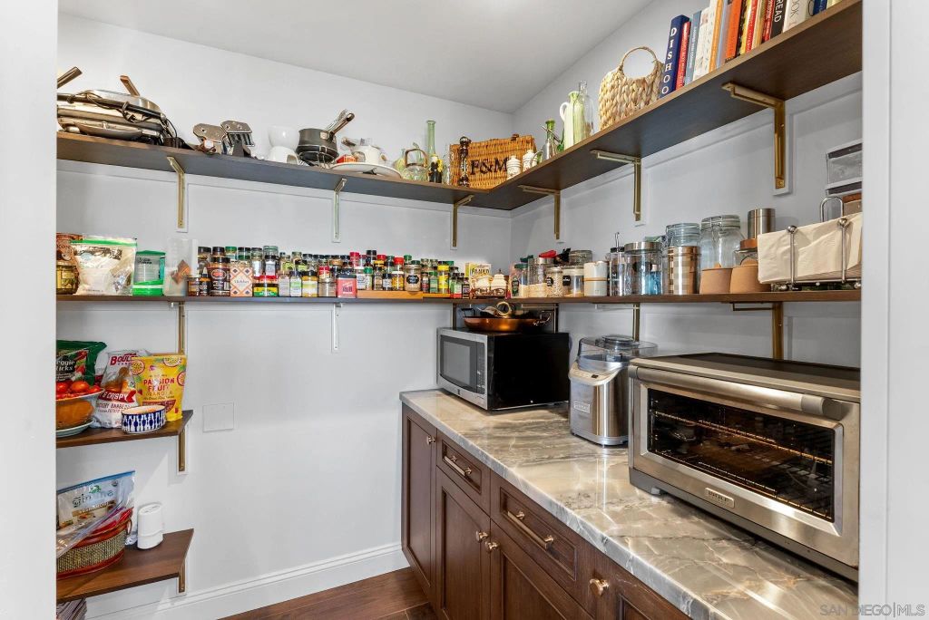Image 18 of property listing at 4136 Palisades Road, San Diego, CA 92116