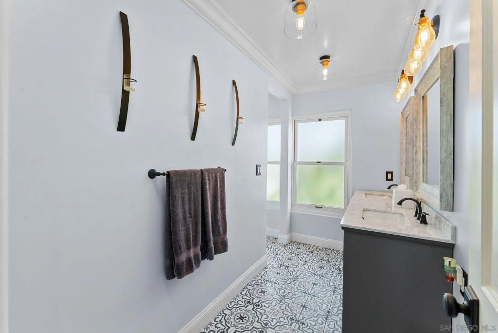 Image 38 of property listing at 4136 Palisades Road, San Diego, CA 92116